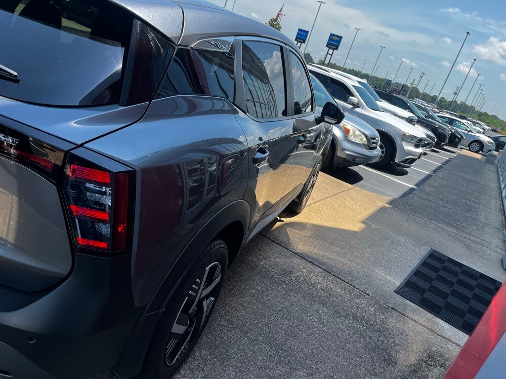 2025 Nissan Kicks SV photo 3