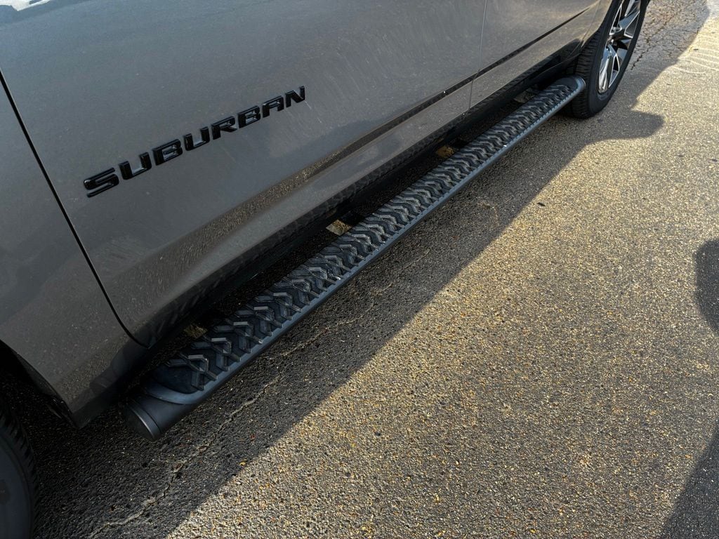 2022 Chevrolet Suburban Z71 - Photo 7