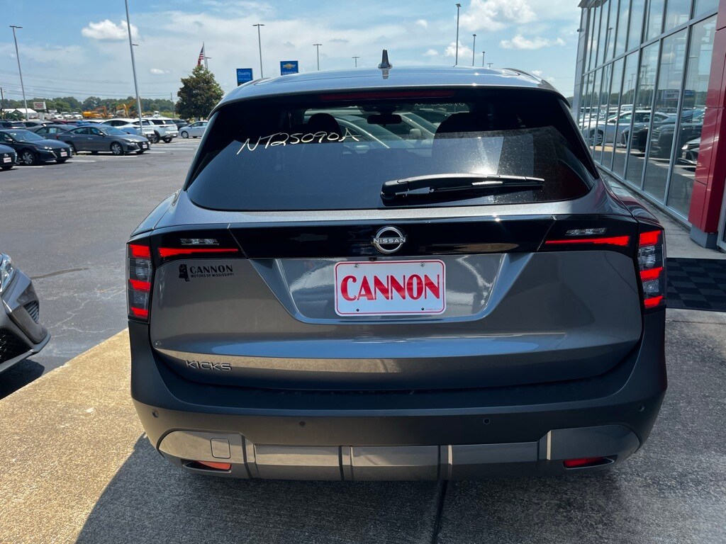 2025 Nissan Kicks SV photo 2