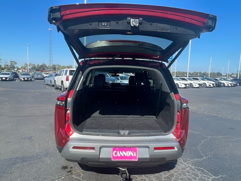 Used 2024 Nissan Pathfinder SL SUV