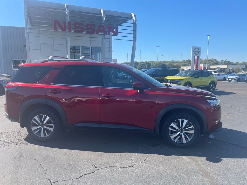 Used 2024 Nissan Pathfinder SL SUV