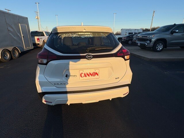 2024 Nissan Kicks SR photo 4