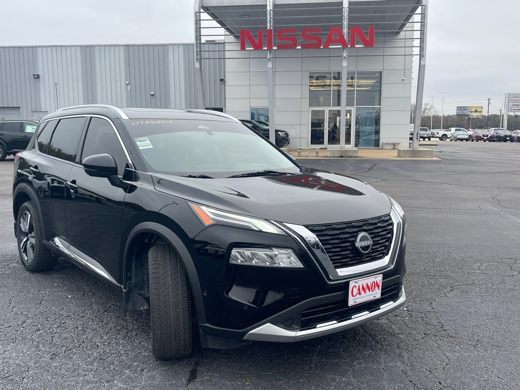 2023 Nissan Rogue Platinum's photo