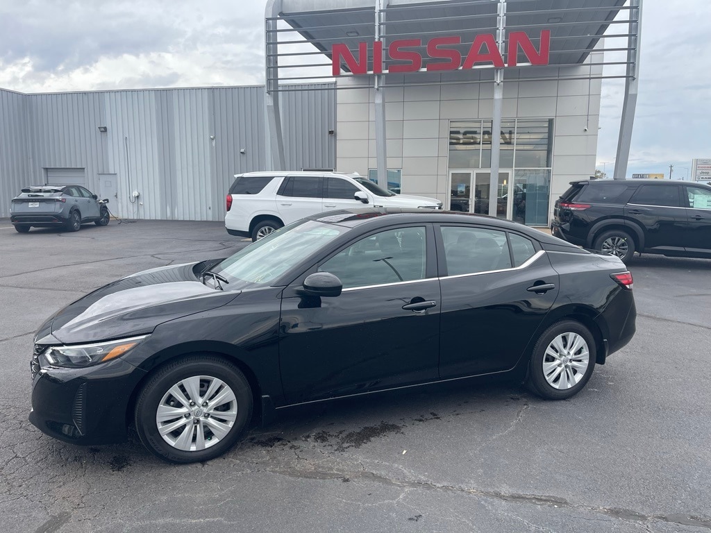 2025 Nissan Sentra S's photo