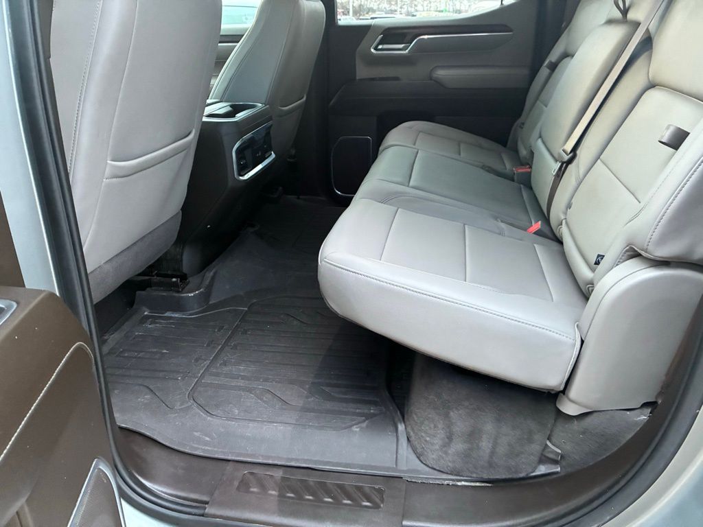 2023 GMC Sierra 1500 SLT - Photo 16