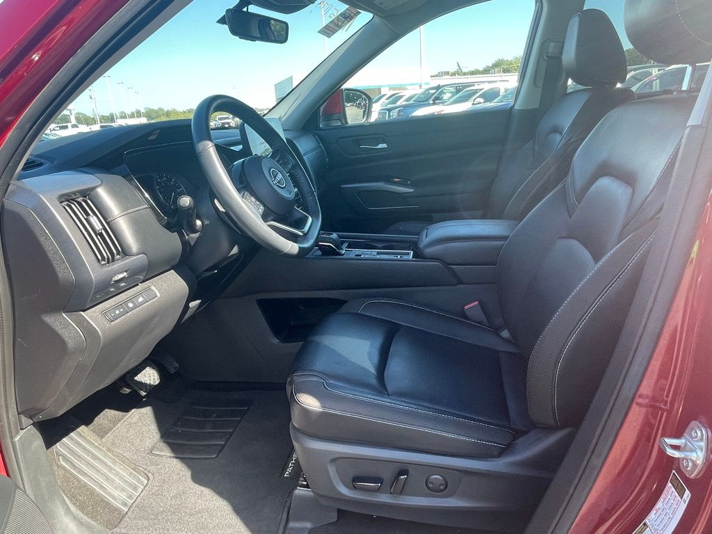 2024 Nissan Pathfinder SL - Photo 11