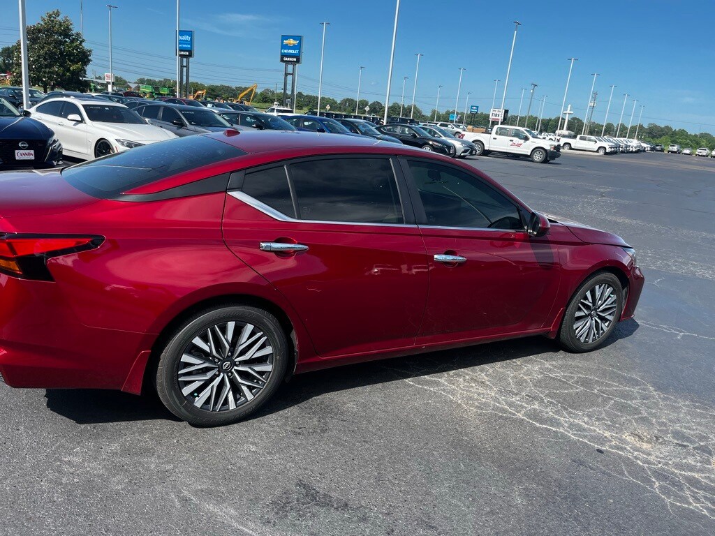 2023 Nissan Altima 2.5 SV photo 2