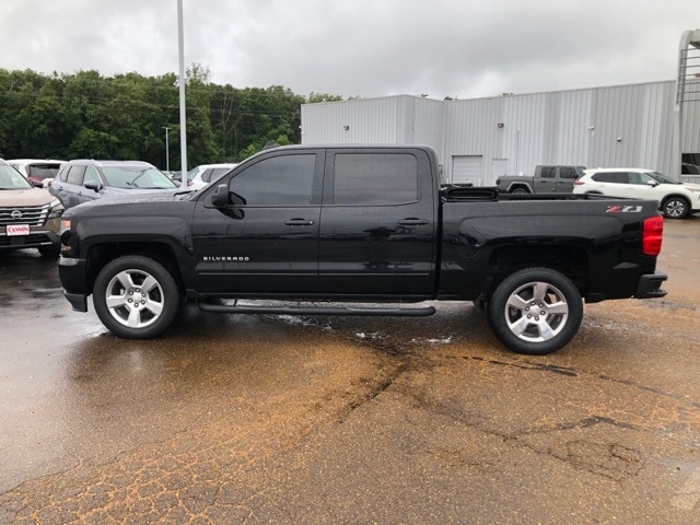 Used 2018 Chevrolet Silverado 1500 LT Z71 with VIN 3GCUKREC0JG570368 for sale in Laurel, MS