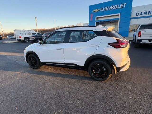 2024 Nissan Kicks SR photo 3