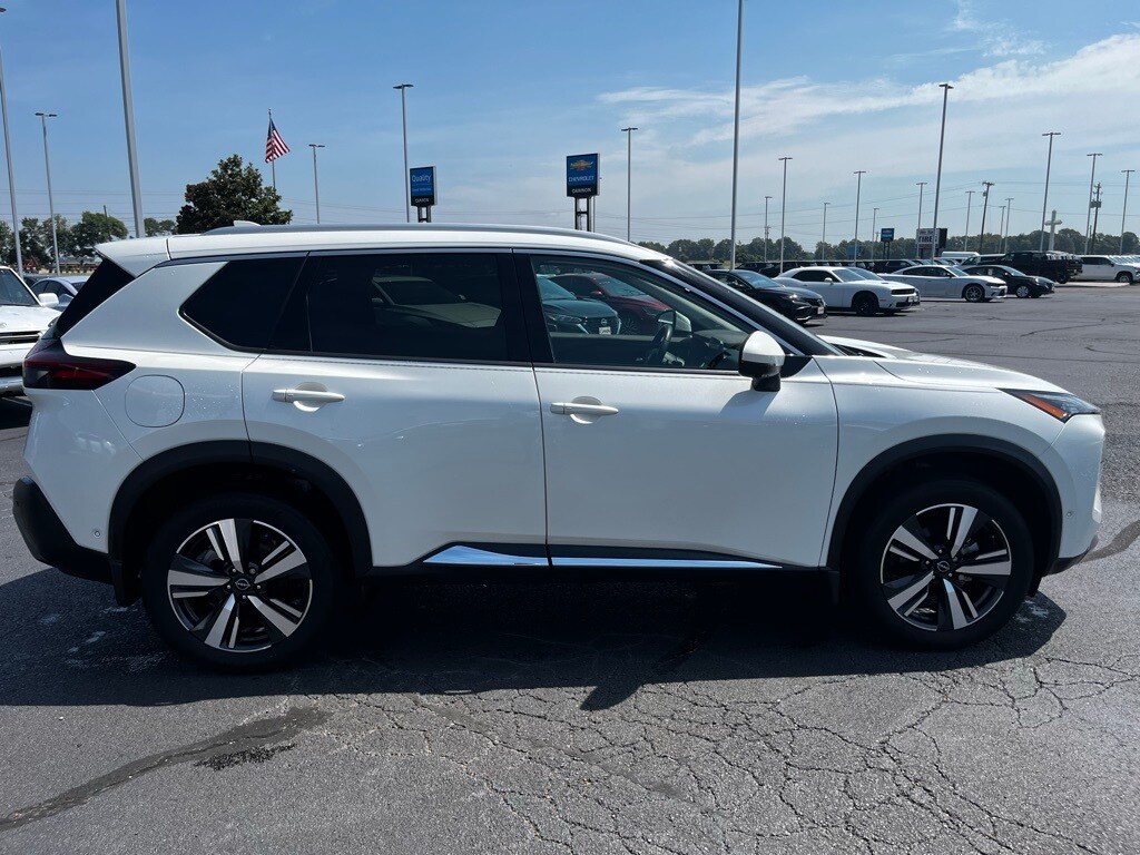 2023 Nissan Rogue SL photo 3