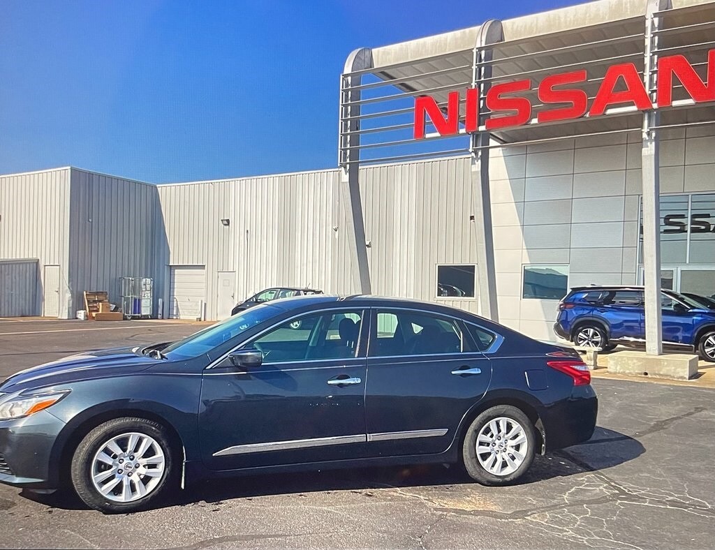2016 Nissan Altima 2.5 S photo 2