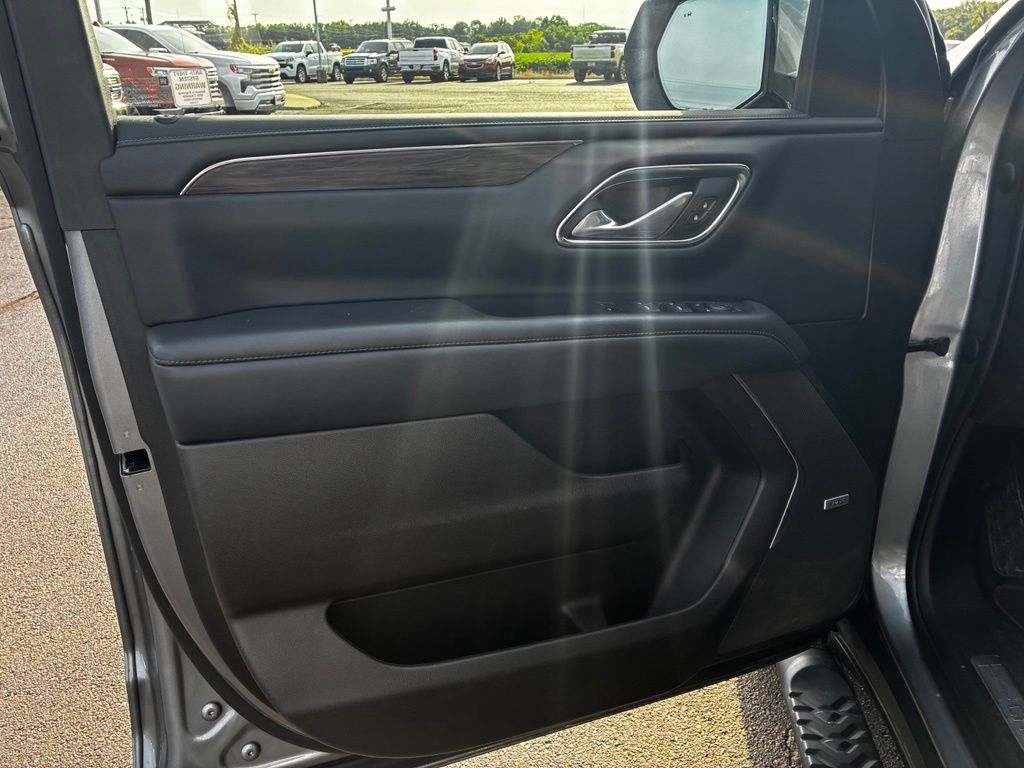 2022 Chevrolet Suburban Z71 - Photo 9