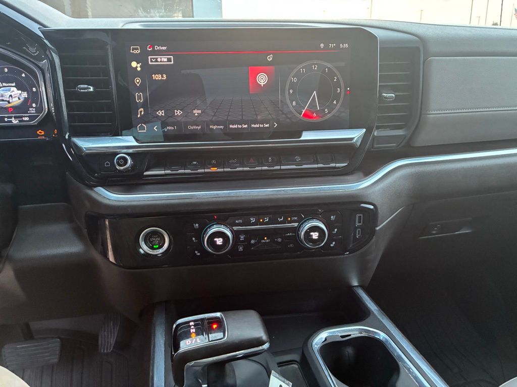 2023 GMC Sierra 1500 SLT - Photo 13