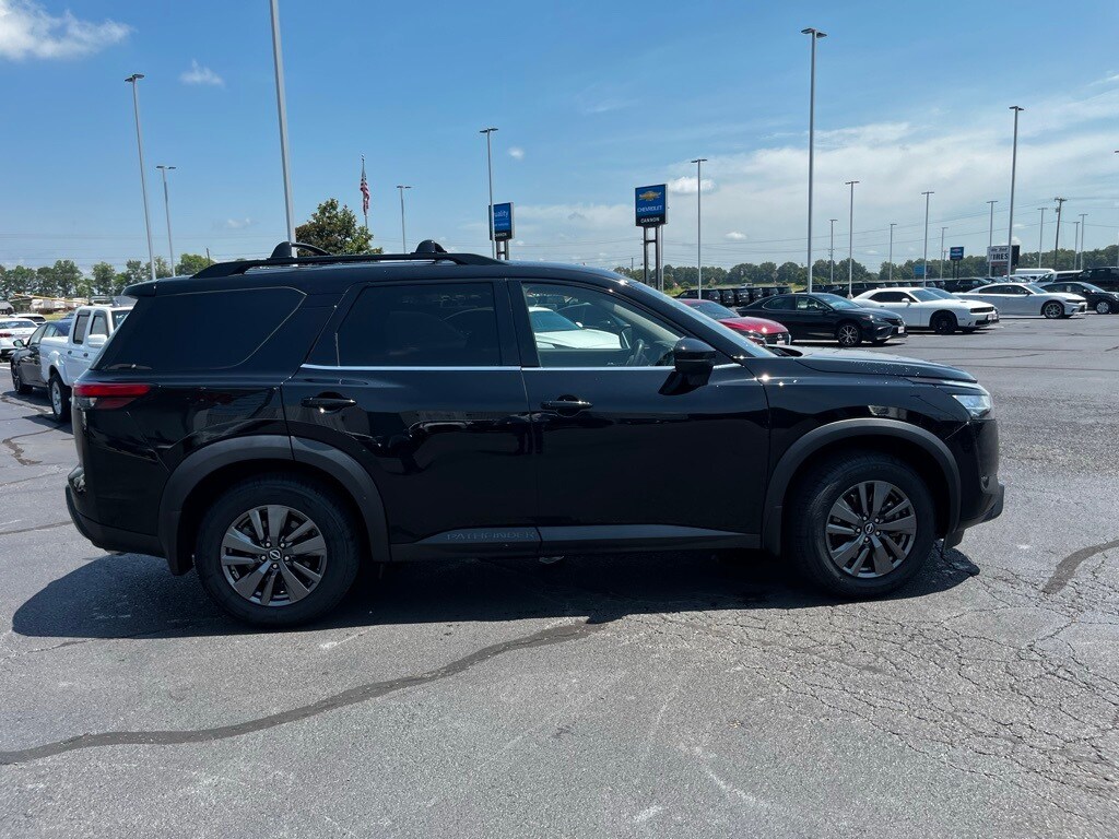 2022 Nissan Pathfinder SV photo 4