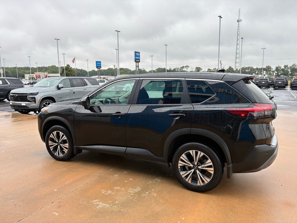2023 Nissan Rogue SV photo 3