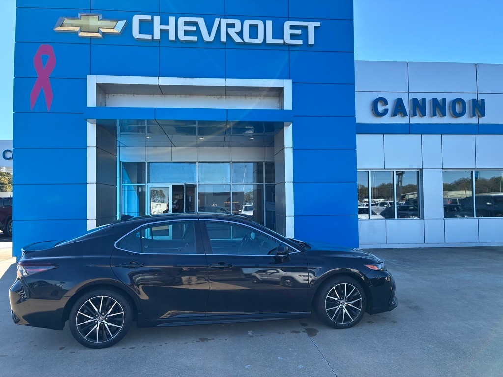 Used 2021 Toyota Camry SE Sedan