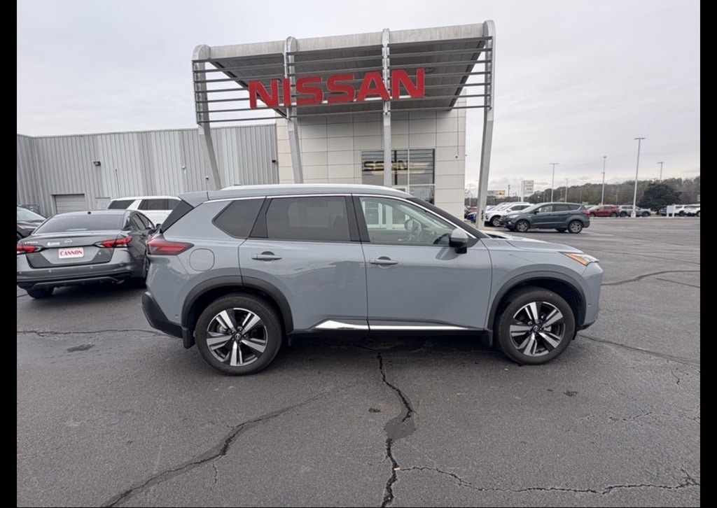 2023 Nissan Rogue SL's photo
