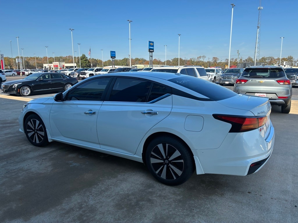 Used 2021 Nissan Altima 2.5 SV Sedan
