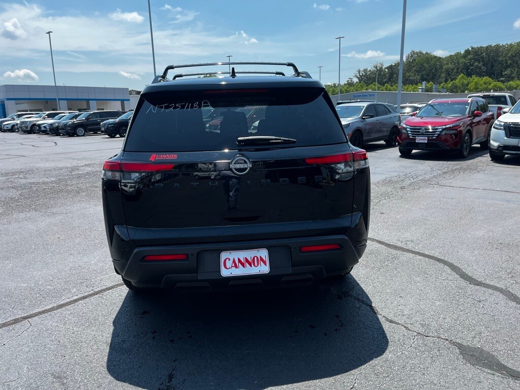 2022 Nissan Pathfinder SV photo 3