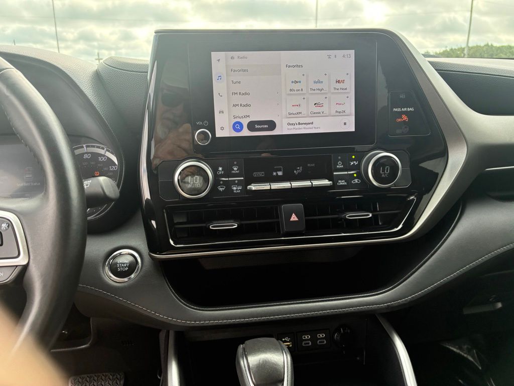 2023 Toyota Highlander L - Photo 10