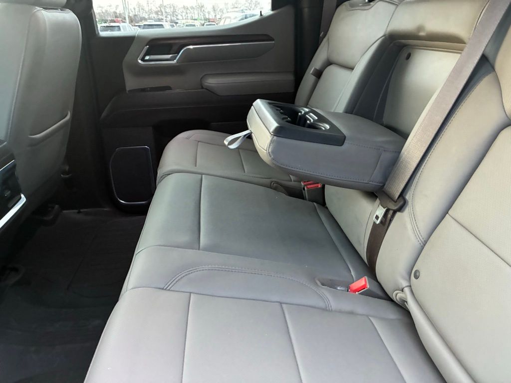 2023 GMC Sierra 1500 SLT - Photo 17