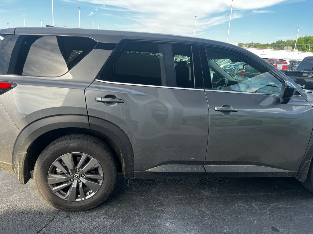 2024 Nissan Pathfinder S photo 4