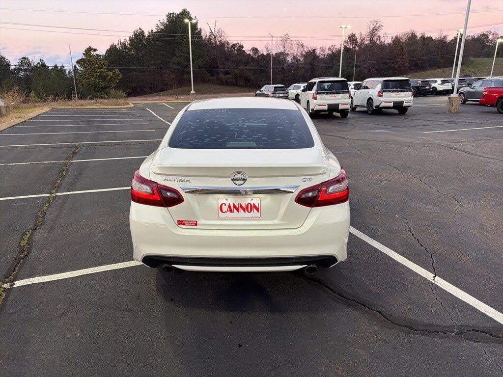 2017 Nissan Altima 2.5 SR photo 4