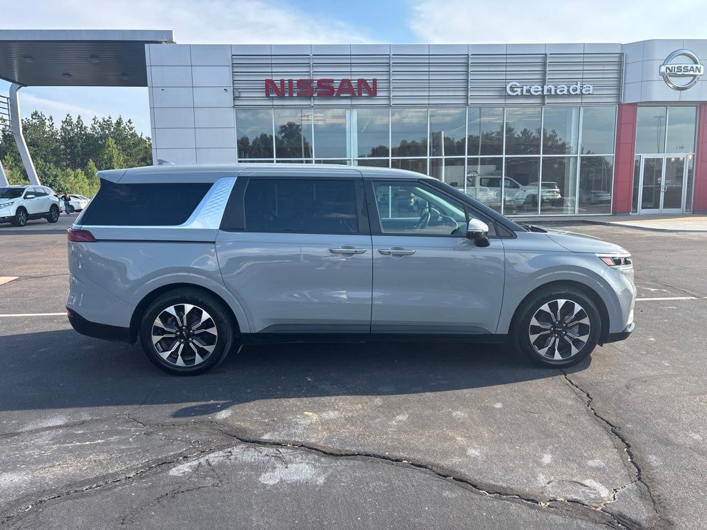 Used 2024 Kia Carnival EX MPV