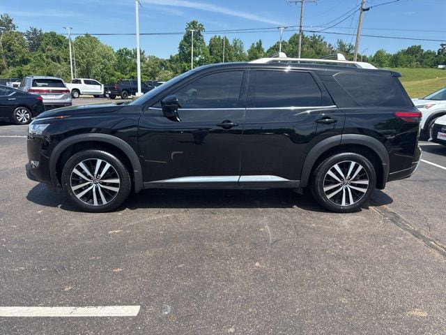 2024 Nissan Pathfinder Platinum 2WD's photo