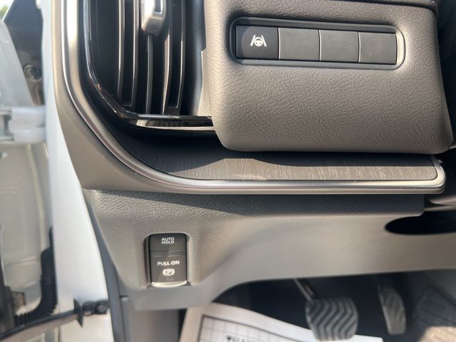 2026 Nissan Armada SV - Photo 18