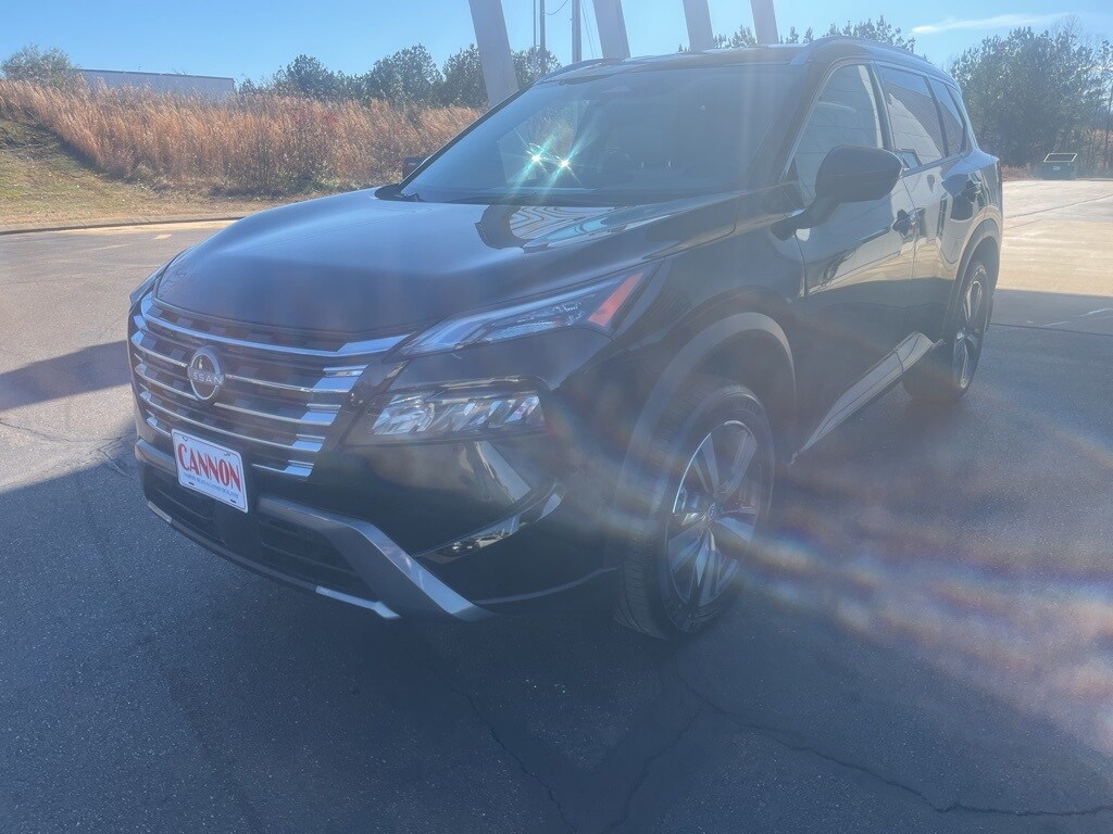 2025 Nissan Rogue SL photo 2