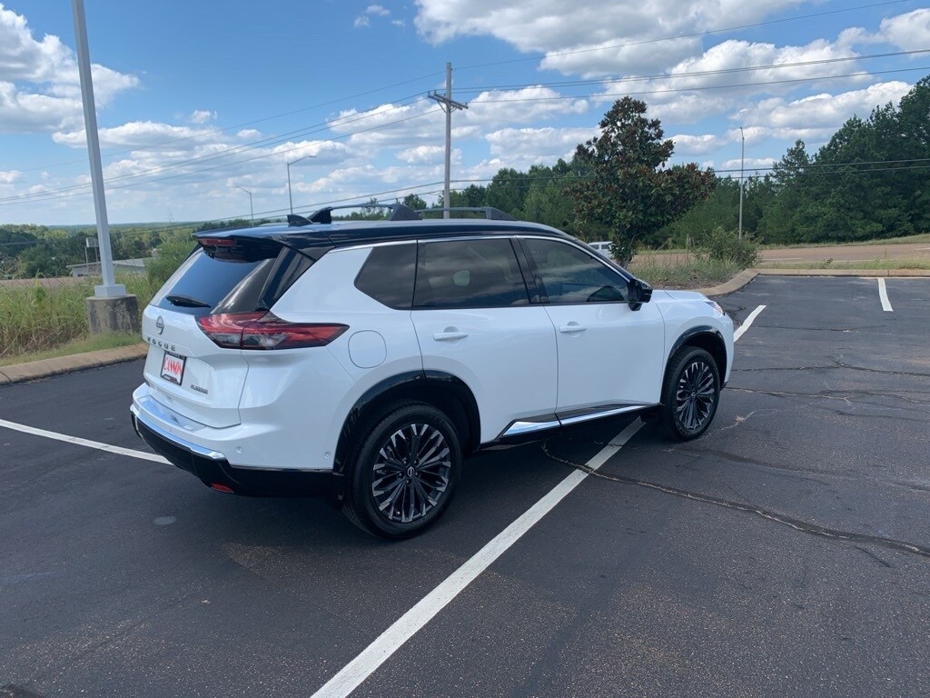 2025 Nissan Rogue Platinum photo 3