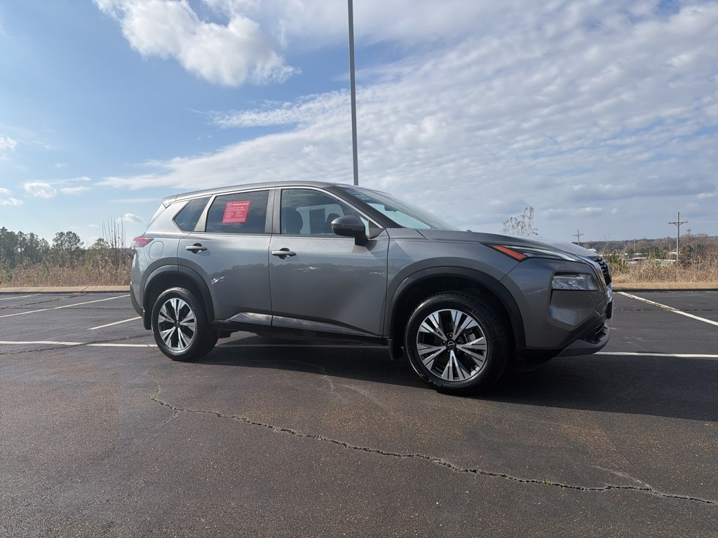 2022 Nissan Rogue SV's photo