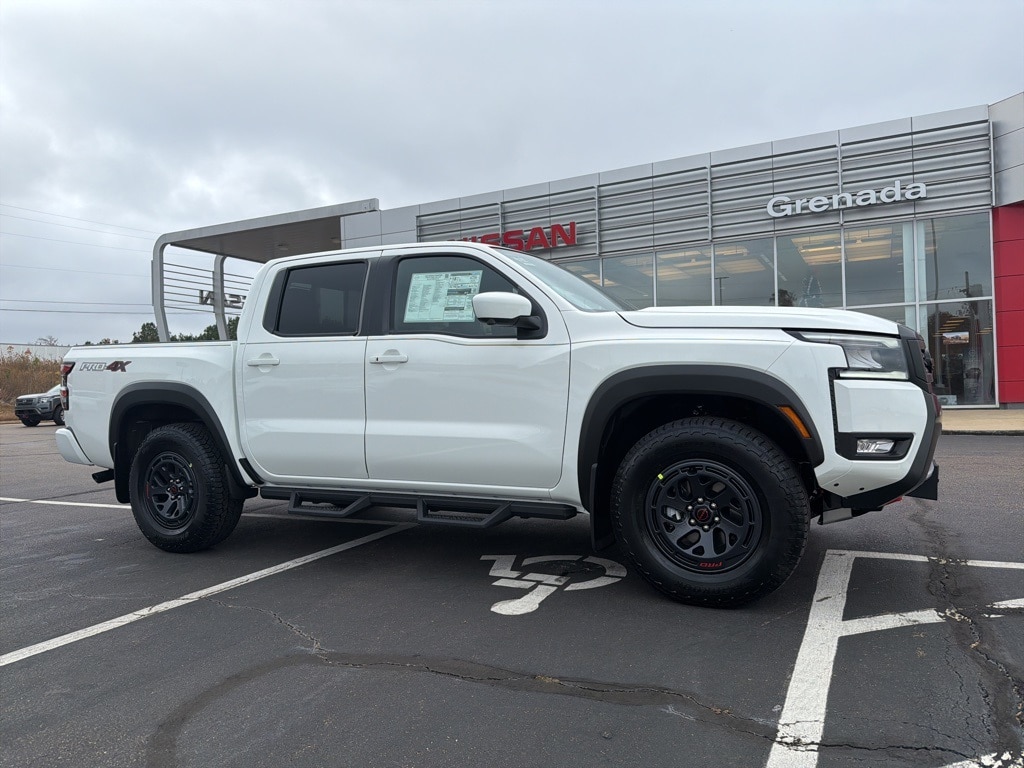 2026 Nissan Frontier PRO-4X's photo