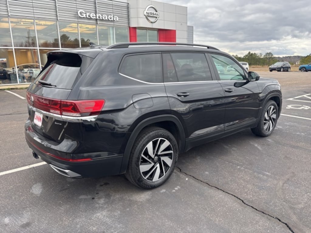 Used 2024 Volkswagen Atlas 2.0T SE w/Technology SUV