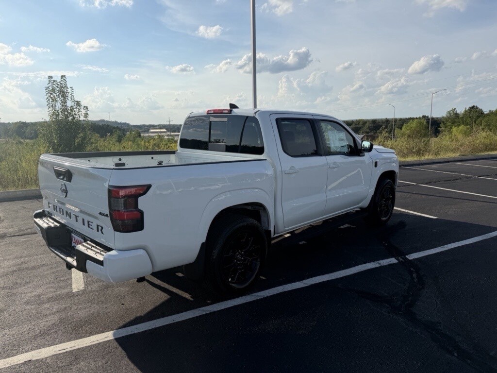 2026 Nissan Frontier SV photo 4