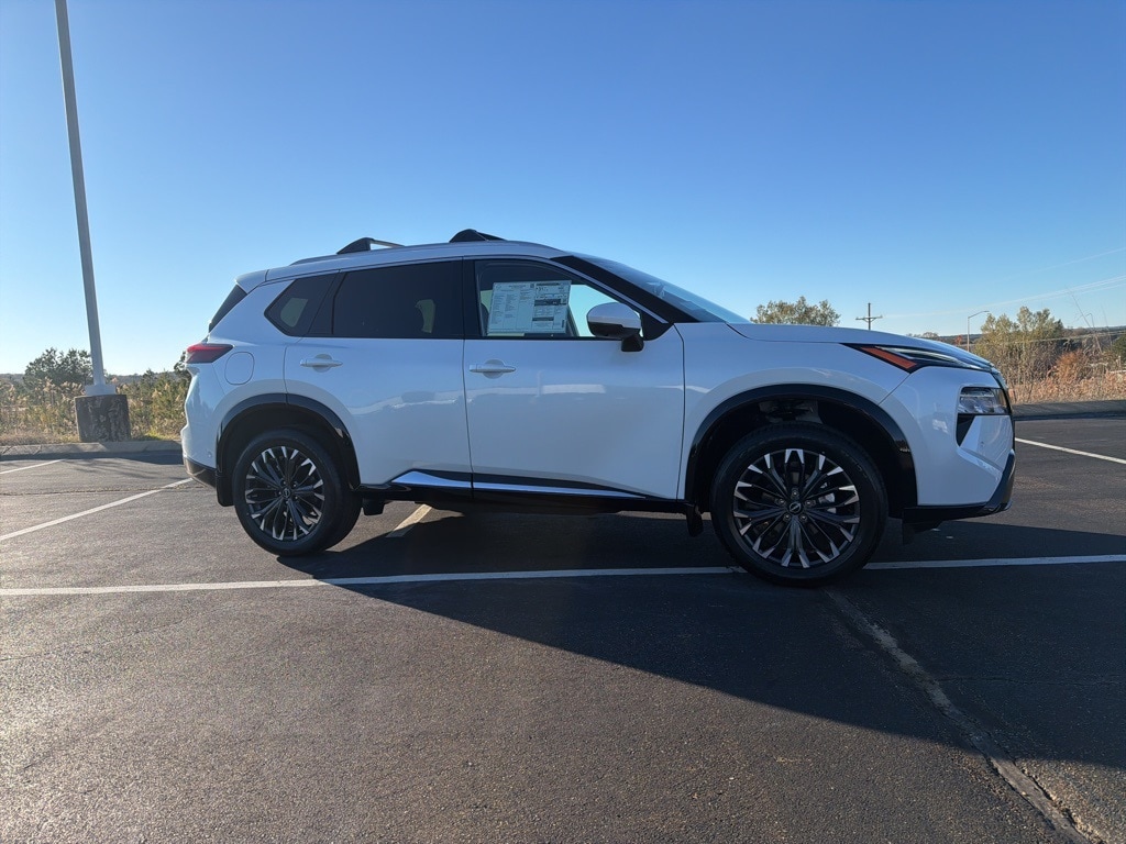 2026 Nissan Rogue Platinum's photo