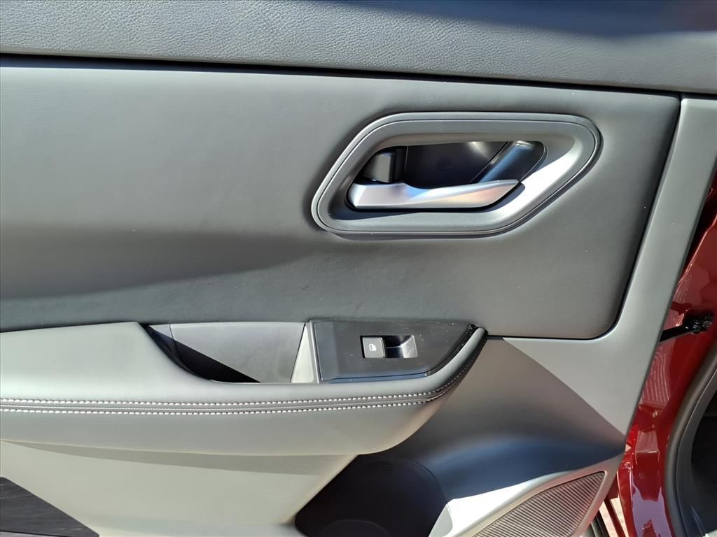 2026 Nissan Rogue SV - Photo 9