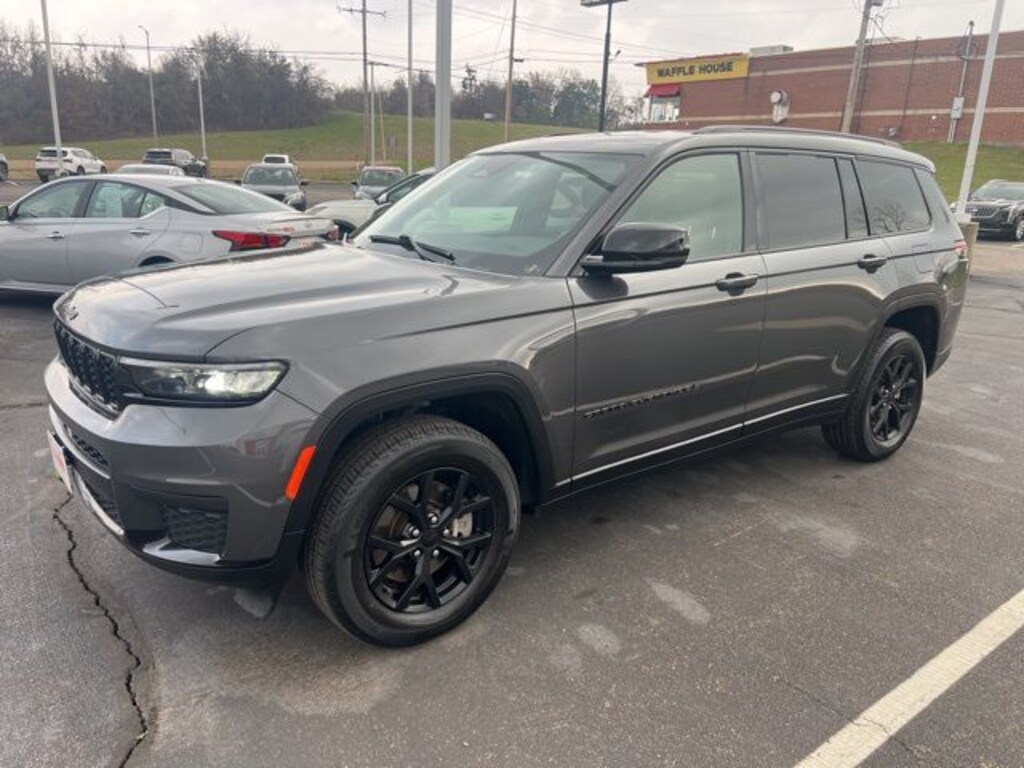 Used 2024 Jeep Grand Cherokee L Laredo SUV