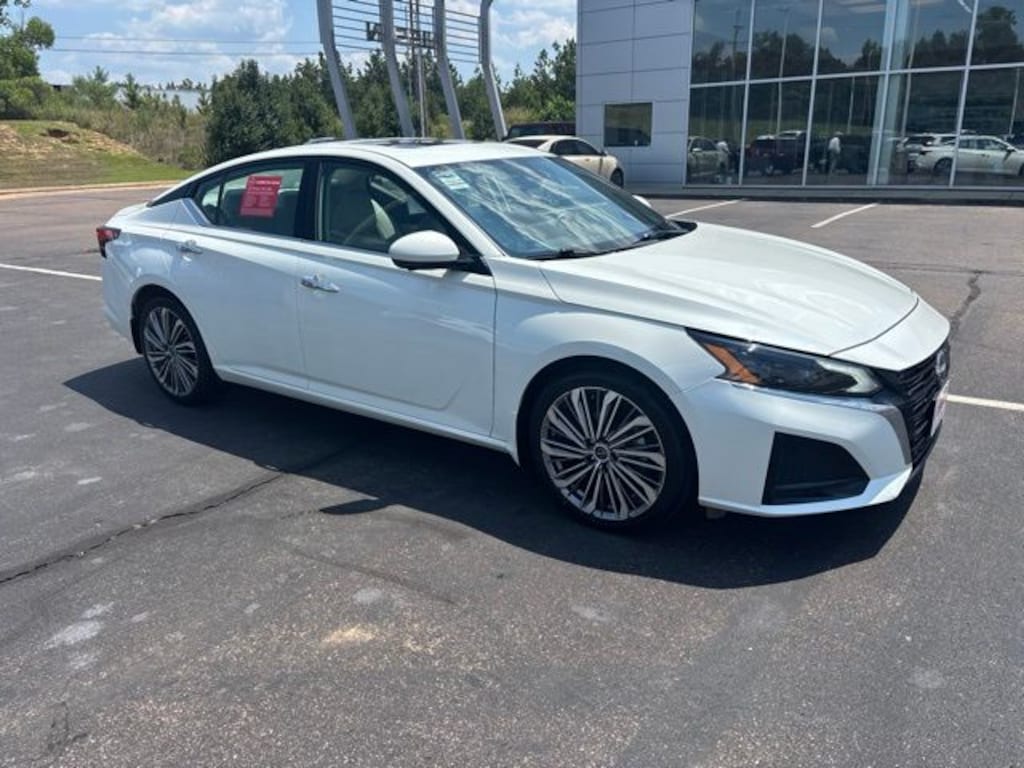 Used 2025 Nissan Altima SL Sedan