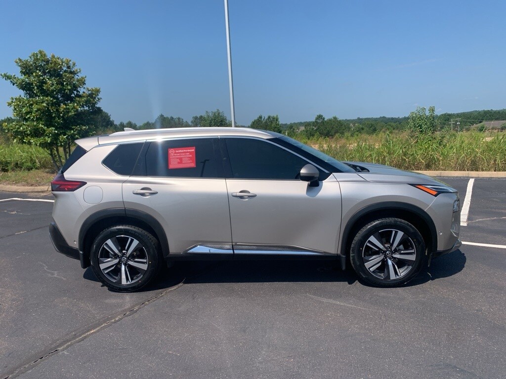 2021 Nissan Rogue Platinum photo 2