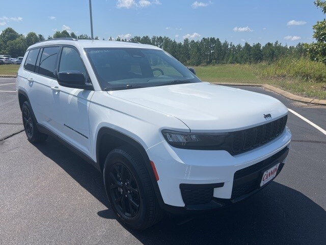 2024 Jeep Grand Cherokee Laredo Altitude photo 4