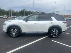 2025 Nissan Pathfinder Platinum SUV