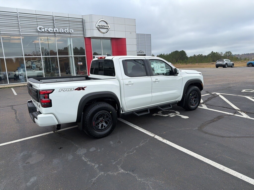 2026 Nissan Frontier PRO-4X photo 3