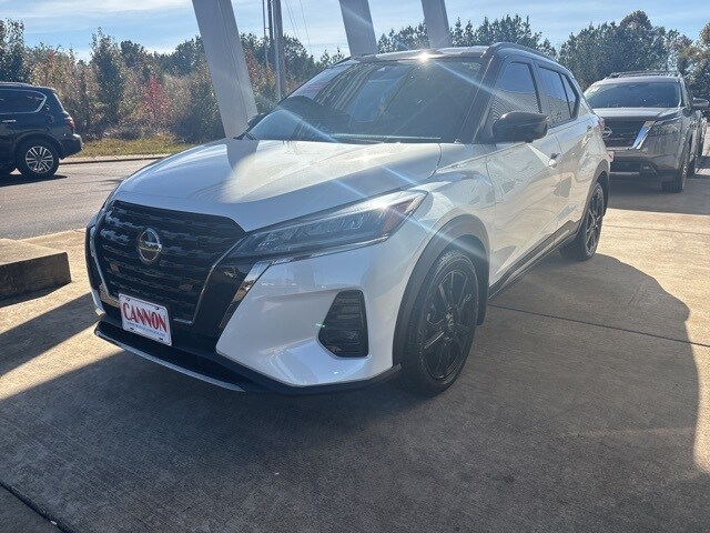 2021 Nissan Kicks SR photo 2