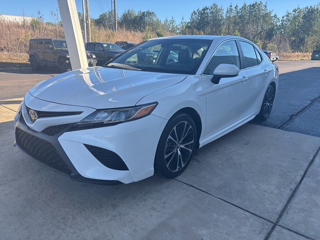 2019 Toyota Camry L photo 2