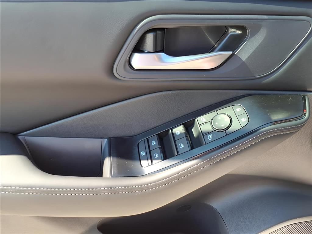 2026 Nissan Rogue SV - Photo 14