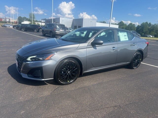 2025 Nissan Altima SV photo 2