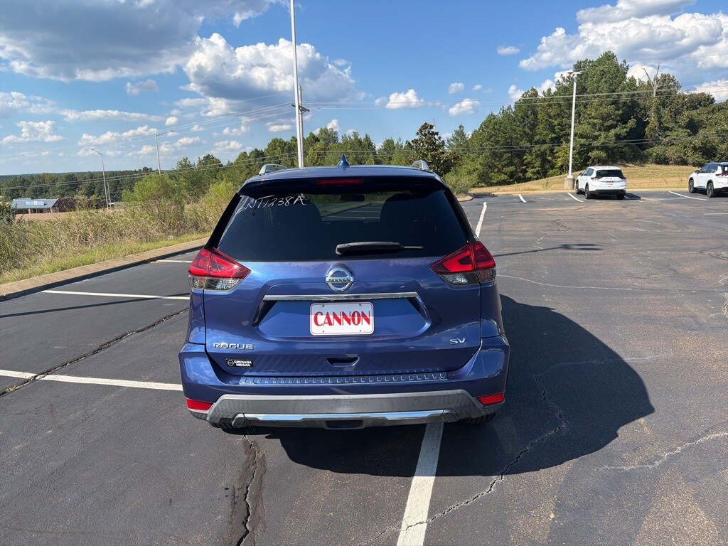 2018 Nissan Rogue SV photo 4