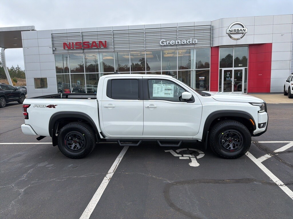 2026 Nissan Frontier PRO-4X photo 2